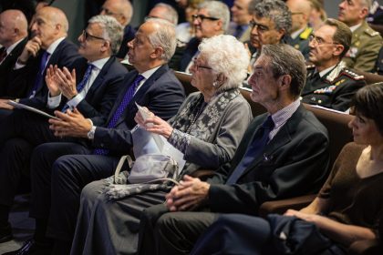 Il presidente della Regione Lombardia Attilio Fontana partecipa all’evento organizzato dalla Prefettura di Milano con l’Osservatorio per la Sicurezza Contro gli Atti Discriminatori (OSCAD). Accanto a lui la senatrice Liliana Segre e il ministro dell'Interno Matteo Piantedosi