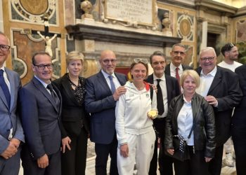 Il presidente della Giunta regionale, Attilio Fontana, e l'assessore alla Montagna ed Enti locali, Massimo Sertori, hanno incontrato giovedì 9 aprile Papa Leone XIV durante l'udienza con gli atleti