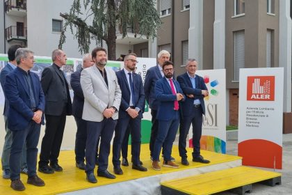 L'assessore regionale alla Casa e Housing sociale, Paolo Franco, interviene a Brescia all’inaugurazione del complesso residenziale 'Livorno Parco', oggetto di importante riqualificazione. Accanto a lui anche l'assessore regionale all'Ambiente e Clima, Giorgio Maione