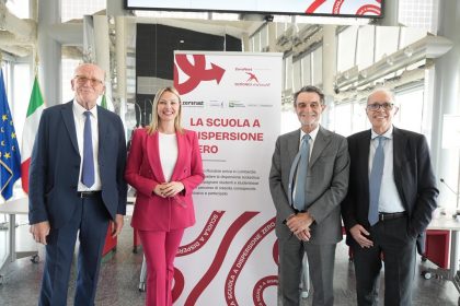 Il presidente di Regione Lombardia, Attilio Fontana, l’assessore regionale all’Istruzione, Formazione e Lavoro, Simona Tironi, il presidente di Fondazione Cariplo, Giovanni Azzone, e il fondatore e presidente di Rondine Cittadella della Pace, Franco Vaccari, partecipano alla conferenza stampa di presentazione di ‘Sezione Rondine. La scuola a dispersione zero’