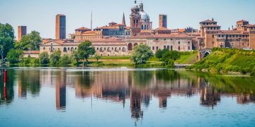 Mantova (in foto) esempio virtuoso di sviluppo sostenibile attraverso storia, cultura e tradizioni. Da qui la visita sul territorio di Debora Massari assessore di Regione Lombardia a Turismo, Marketing territoriale e Moda.