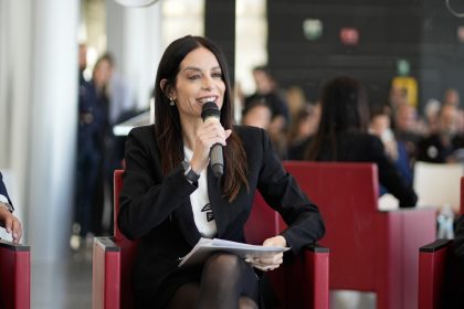 In foto l’assessore regionale alla Moda, Debora Massari, in occasione della presentazione del padiglione lombardo a Vinitaly 2026