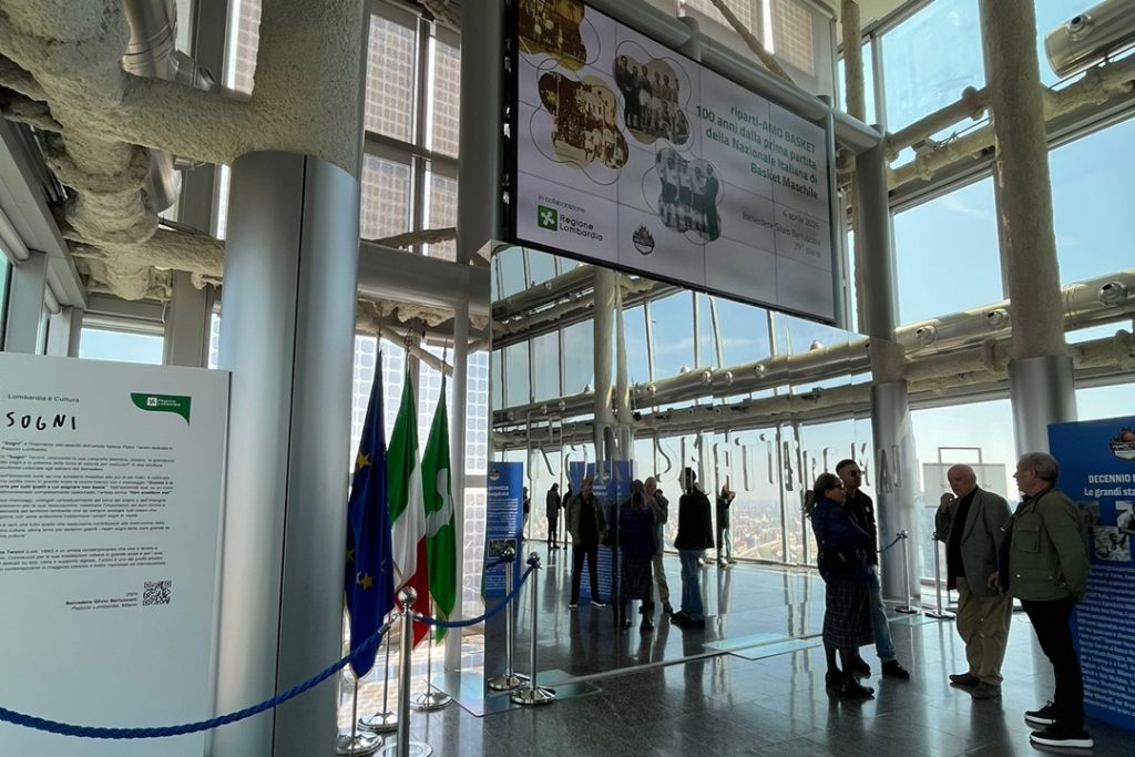 Al Belvedere di Palazzo Lombardia oltre mille visitatori per la mostra che celebra i 100 anni della Nazionale di basket