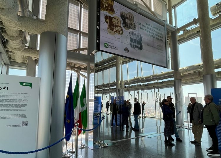 Al Belvedere di Palazzo Lombardia oltre mille visitatori per la mostra che celebra i 100 anni della Nazionale di basket