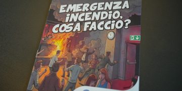 In foto l’opuscolo di Regione Lombardia per l’emergenza incendi dopo i fatti di Crans-Montana