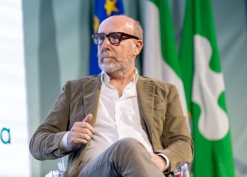 Morte improvvisa del giornalista Roberto Arditti, qui durante un lavoro per Regione, in occasione, nel 2022, dell'evento 'Lombardia 2030'