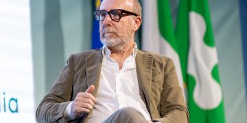 Morte improvvisa del giornalista Roberto Arditti, qui durante un lavoro per Regione, in occasione, nel 2022, dell'evento 'Lombardia 2030'