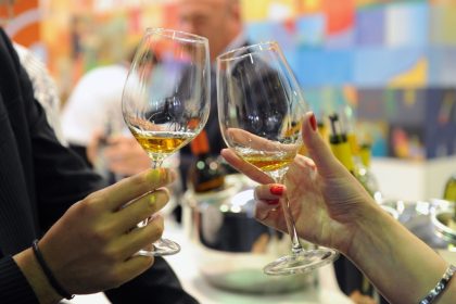 Al Vinitaly 2026 di Verona premiati gli ambasciatori della cucina lombarda: Bruna Gritti Cerea, Maurizio Zanella e Iginio Massari.