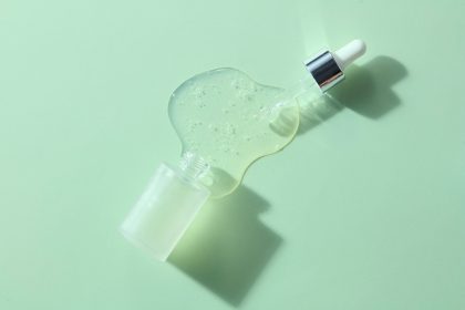 Un flacone di crema cosmetica per la pelle