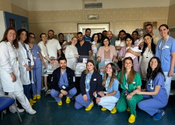 Mamme, medici e infermieri dell'Ospedale Poma di Mantova