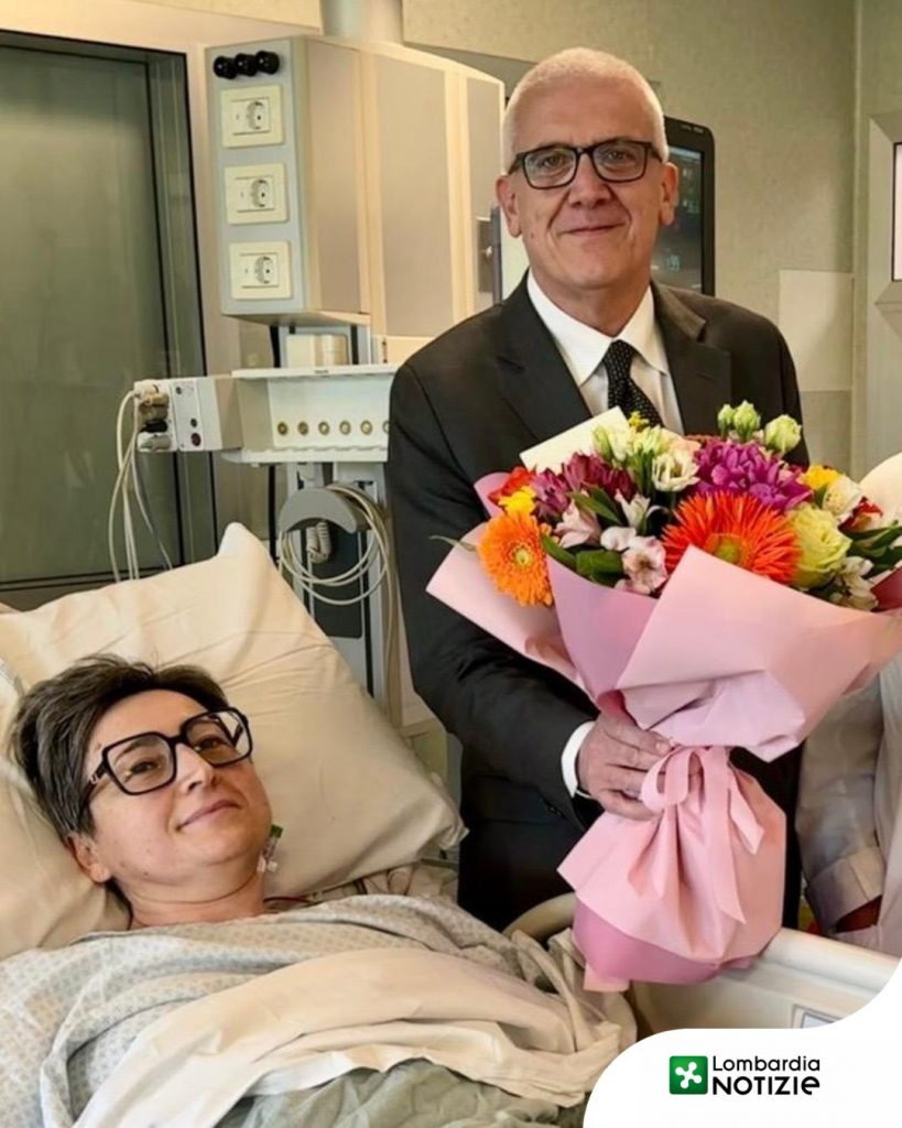 “Si è fermata per aiutare una persona in difficoltà, compiendo un gesto di straordinario senso civico e umanità. Per questo è stata vittima di una violenza inqualificabile e inaccettabile”.
Il presidente della Regione Lombardia, Attilio Fontana, e l’assessore al Welfare, Guido Bertolaso, esprimono vicinanza alla biologa dell’ASST di Lodi aggredita ieri sera a Castelgerundo mentre prestava soccorso a una persona in difficoltà.
Un ringraziamento ai soccorritori intervenuti, alle équipe dell’automedica e dell’elisoccorso di AREU Lombardia e ai professionisti degli Spedali Civili di Brescia per l’assistenza e le cure garantite.
Alla dottoressa, ai familiari e ai colleghi dell’ASST di Lodi i più sinceri auguri di pronta guarigione e pieno recupero.

👉 Scopri di più al link in bio

#lnews #lombardianotizieonline