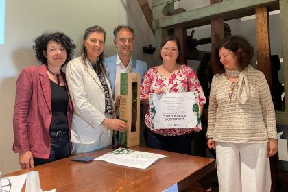 Una premiazione durante la giornata dei prati stabili della Lombardia nel Mantovano