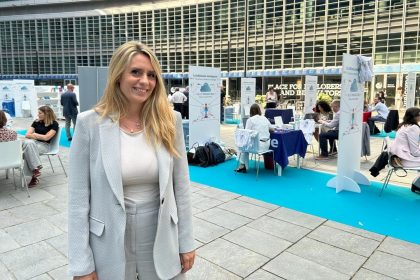 Francesca Caruso (in foto) in piazza Città di Lombardia: Oltre 45 milioni di documenti e 9 milioni di prestiti, ovvero il più grande patrimonio delle biblioteche d'Italia è quello della Lombardia.  In Piazza Città di Lombardia gli stand sul sistema bibliotecario.