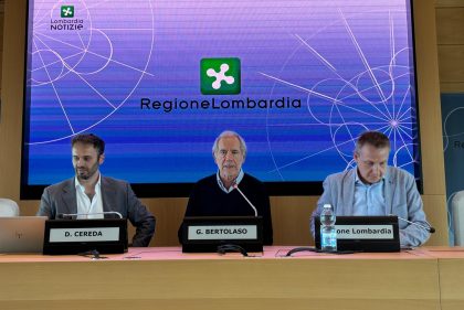 Conferenza stampa per sospetto Ebola, l'intervento di Bertolaso. Nella foto anche Danilo Cereda (Unità Organizzativa Prevenzione) e Davide Bertani (Direttore Comunicazione Regione Lombardia)