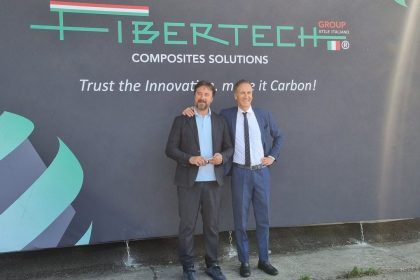 Assessore Fermi durante il Tour imprese Fibertech a Marnate (VA)