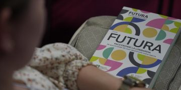 In foto l’antologia ‘Futura. Raccontare la Lombardia’, presentata in occasione della 38a edizione del Salone Internazionale del Libro di Torino