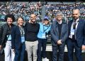 Da sinistra, la consigliera del Comitato Paralimpico Nazionale Linda Casalini, la campionessa olimpica plurimedagliata Arianna Fontana, il campione paralimpico e dirigente sportivo Daniele Cassioli, Il sottosegretario alla Presidenza della Regione Lombardia con delega allo Sport e Giovani Federica Picchi, il sacerdote anticriminalità di Caivano don Maurizio Patriciello e il presidente del CONI Lombardia Marco Riva in occasione della Giornata dei Giovani allo stadio di San Siro a Milano.