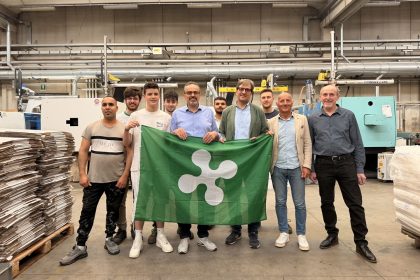 In foto l’assessore regionale allo Sviluppo economico Guido Guidesi in visita nelle aziende a Bergamo per verificare l’efficacia degli investimenti