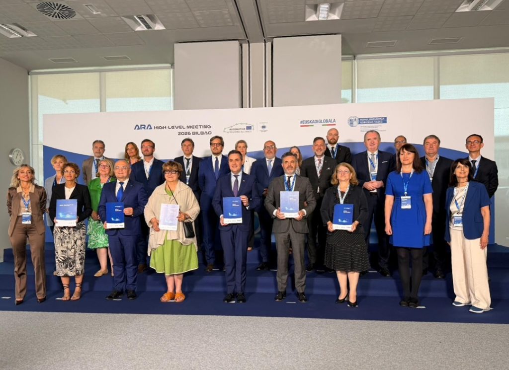 Nella foto il gruppo di ministri partecipanti al High Level Meeting 2026 con l'assessore allo Sviluppo economico della Regione Lombardia Guido Guidesi