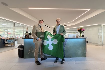 In foto l’assessore regionale allo Sviluppo economico Guido Guidesi in visita nelle aziende a Bergamo per verificare l’efficacia degli investimenti
