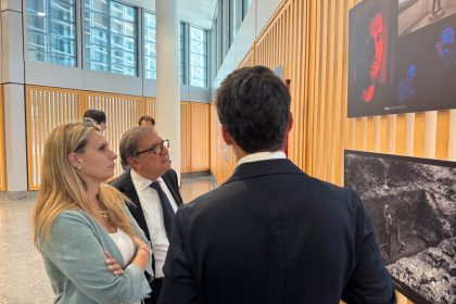 Francesca Caruso e Romano La Russa alla mostra del premio giornalistico Amerigo Grilz