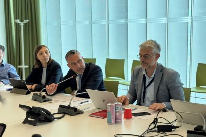 In foto l’assessore regionale ai Trasporti e Mobilità sostenibile Franco Lucente durante la riunione con il tavolo del Trasporto pubblico locale sul trasporto ferroviario