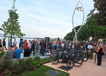 Con il terzo e ultimo lotto dei lavori è stato completato il lungolago a Desenzano del Garda, un intervento da 8,3 milioni di euro