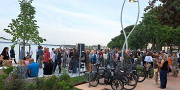Con il terzo e ultimo lotto dei lavori è stato completato il lungolago a Desenzano del Garda, un intervento da 8,3 milioni di euro