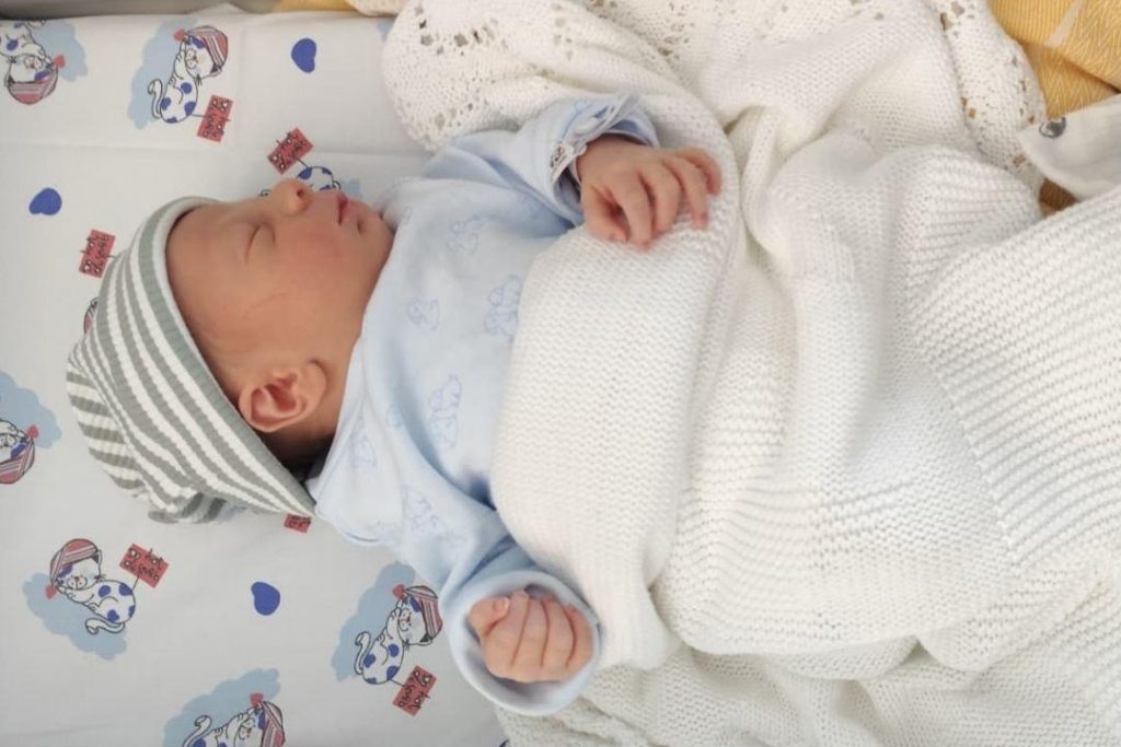 In foto un bambino nato al Policlinico di Milano: record di nascite in due giorni