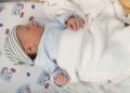 In foto un bambino nato al Policlinico di Milano: record di nascite in due giorni. Foto in evidenza Policlinico Milano