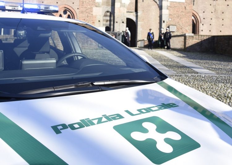 In foto un’auto di Polizia locale: con il bando 2026 si permette l’acquisto di strumenti e veicoli