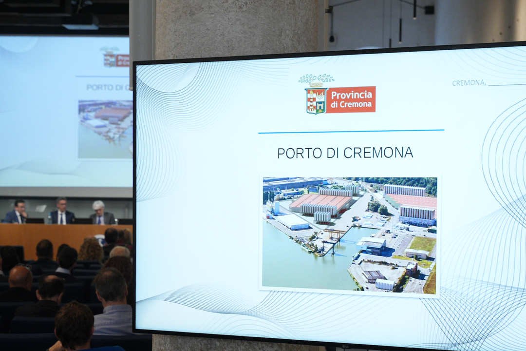 Stati generali Infrastrutture Cremona, una slide del porto di Cremona