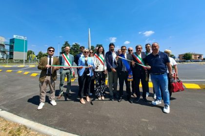 L’assessore regionale alle Infrastrutture e Opere pubbliche, Claudia Maria Terzi, interviene all’inaugurazione della nuova rotatoria realizzata a Ciserano (BG) all’intersezione tra la Strada provinciale 122 ‘Francesca’ e corso Europa