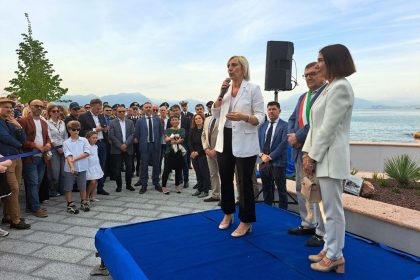 L'assessore regionale alle Infrastrutture e Opere pubbliche, Claudia Maria Terzi, interviene all'inaugurazione del lungolago a Desenzano del Garda