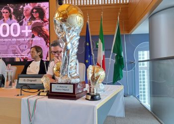 In foto il trofeo dedicato al torneo Chignoli, durante la conferenza stampa a Palazzo Lombardia