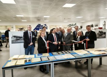 In foto il sottosegretario alla Relazioni internazionali Raffaele Cattaneo all’inaugurazione a Venegono Superiore (Varese) del Centro di documentazione storica Aermacchi