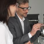 Nella foto rappresentanti di impresa e organismo di ricerca che collaborano per il bando di Regione Lombardia Collabora e Innova