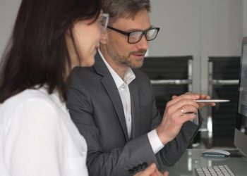 Nella foto rappresentanti di impresa e organismo di ricerca che collaborano per il bando di Regione Lombardia Collabora e Innova