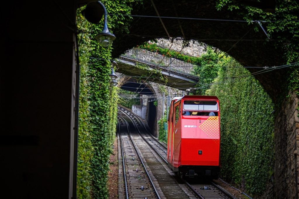 Foto della Funicolare di Bergamo, una delle infrastrutture finanziate da Regione che ha stanziato risorse per manutenzione impianti a fune.