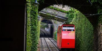 Foto della Funicolare di Bergamo, una delle infrastrutture finanziate da Regione che ha stanziato risorse per manutenzione impianti a fune.