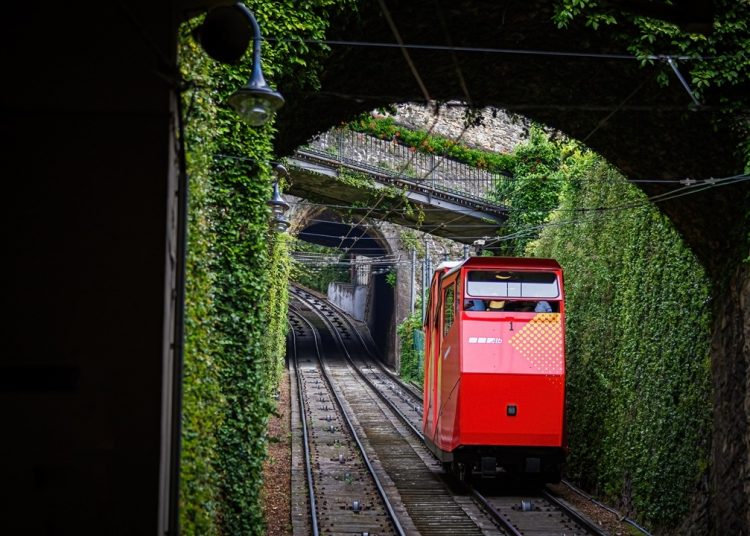Foto della Funicolare di Bergamo, una delle infrastrutture finanziate da Regione che ha stanziato risorse per manutenzione impianti a fune.