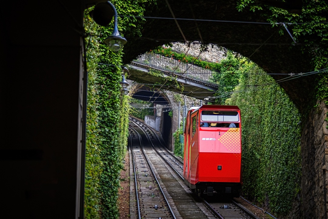 Foto della Funicolare di Bergamo, una delle infrastrutture finanziate da Regione che ha stanziato risorse per manutenzione impianti a fune.