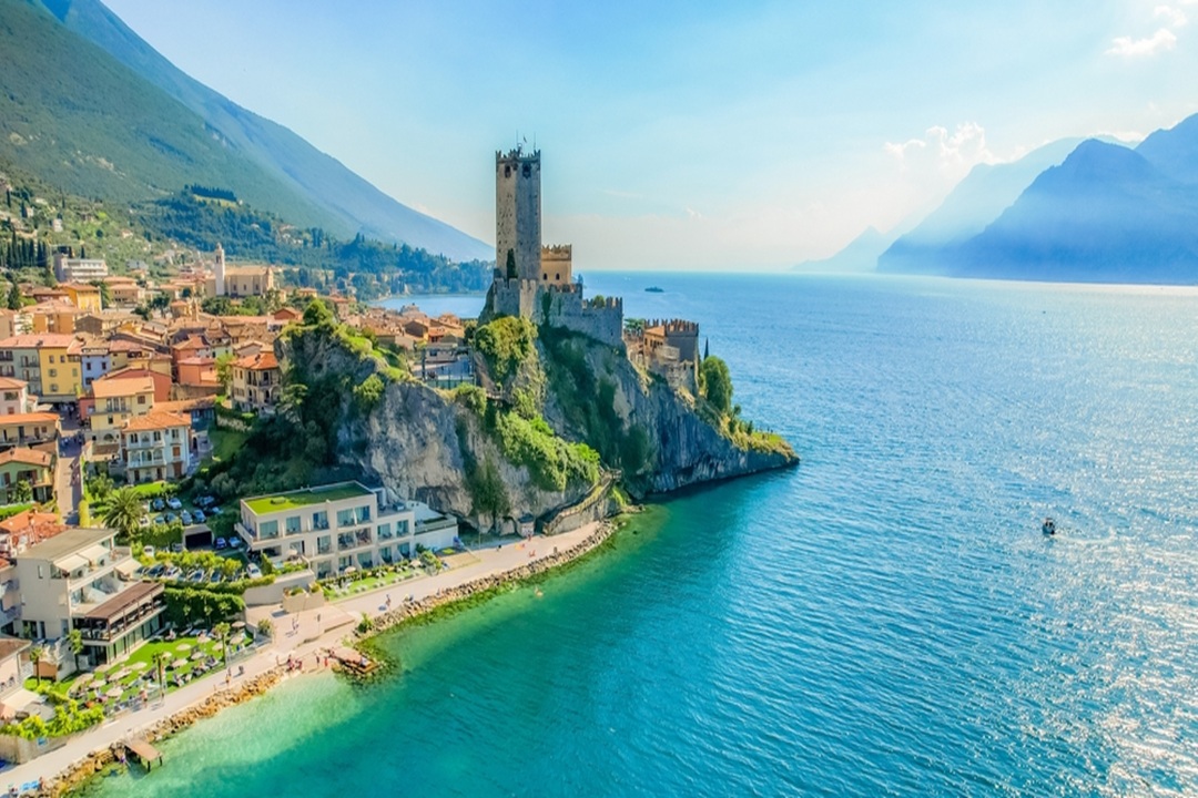 Il turismo in Lombardia conferma il proprio trend di crescita e attrattività nel 2025, con un aumento di 1.469.253 arrivi e 3.752.370 presenze rispetto all’anno precedente