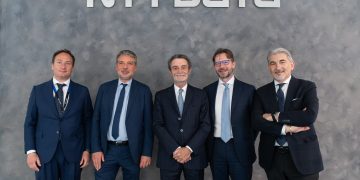 Il presidente Attilio Fontana e il sottosegretario alla Presidenza Raffaele Cattaneo hanno visitato la sede milanese di NTT DATA