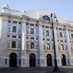 Nella foto il Palazzo della Borsa a Milano