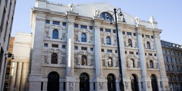 Nella foto il Palazzo della Borsa a Milano