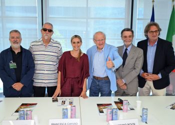La nona edizione del Festival dei laghi lombardi è stata presentata a Palazzo Lombardia dal presidente della Regione Attilio Fontana, l'assessore regionale alla Cultura Francesca Caruso, l’attore comico Massimo Boldi, Flavio Premoli, ex tastierista della Premiata Forneria Marconi, e il bluesman Fabio Treves