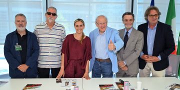 La nona edizione del Festival dei laghi lombardi è stata presentata a Palazzo Lombardia dal presidente della Regione Attilio Fontana, l'assessore regionale alla Cultura Francesca Caruso, l’attore comico Massimo Boldi, Flavio Premoli, ex tastierista della Premiata Forneria Marconi, e il bluesman Fabio Treves