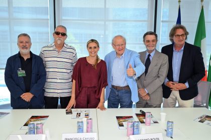 La nona edizione del Festival dei laghi lombardi è stata presentata a Palazzo Lombardia dal presidente della Regione Attilio Fontana, l'assessore regionale alla Cultura Francesca Caruso, l’attore comico Massimo Boldi, Flavio Premoli, ex tastierista della Premiata Forneria Marconi, e il bluesman Fabio Treves