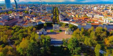 Panoramica di Milano dall'alto (zona Arco della Pace) per bando cultura progetti di recupero di edifici per cultura